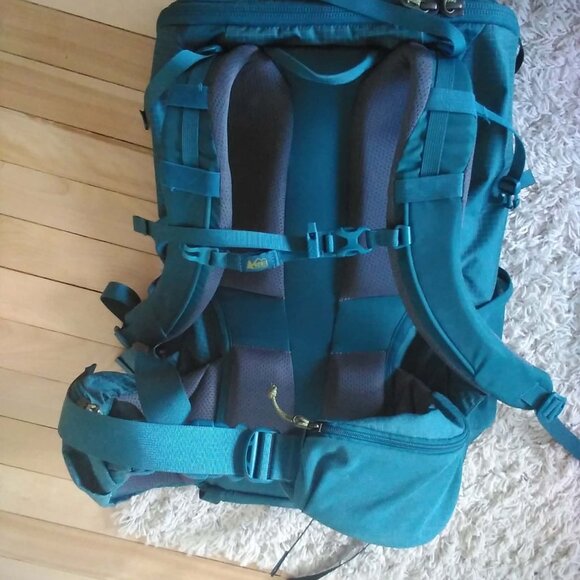 REI Trail 40 - Picture 3 of 6